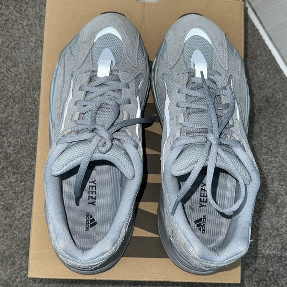 Yeezy Boost 700 V2 'Hospital Blue' - Picture 8 of 12